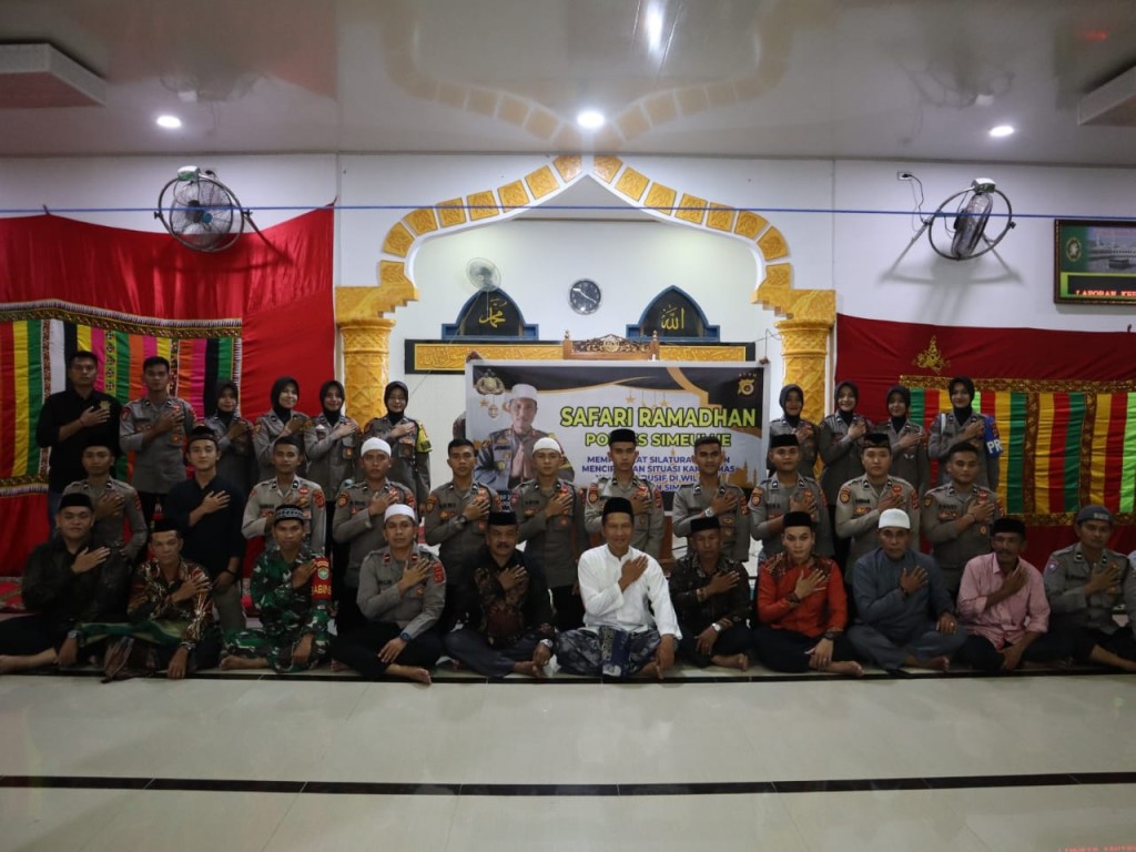 Personel Polres melakukan safari Ramadhan